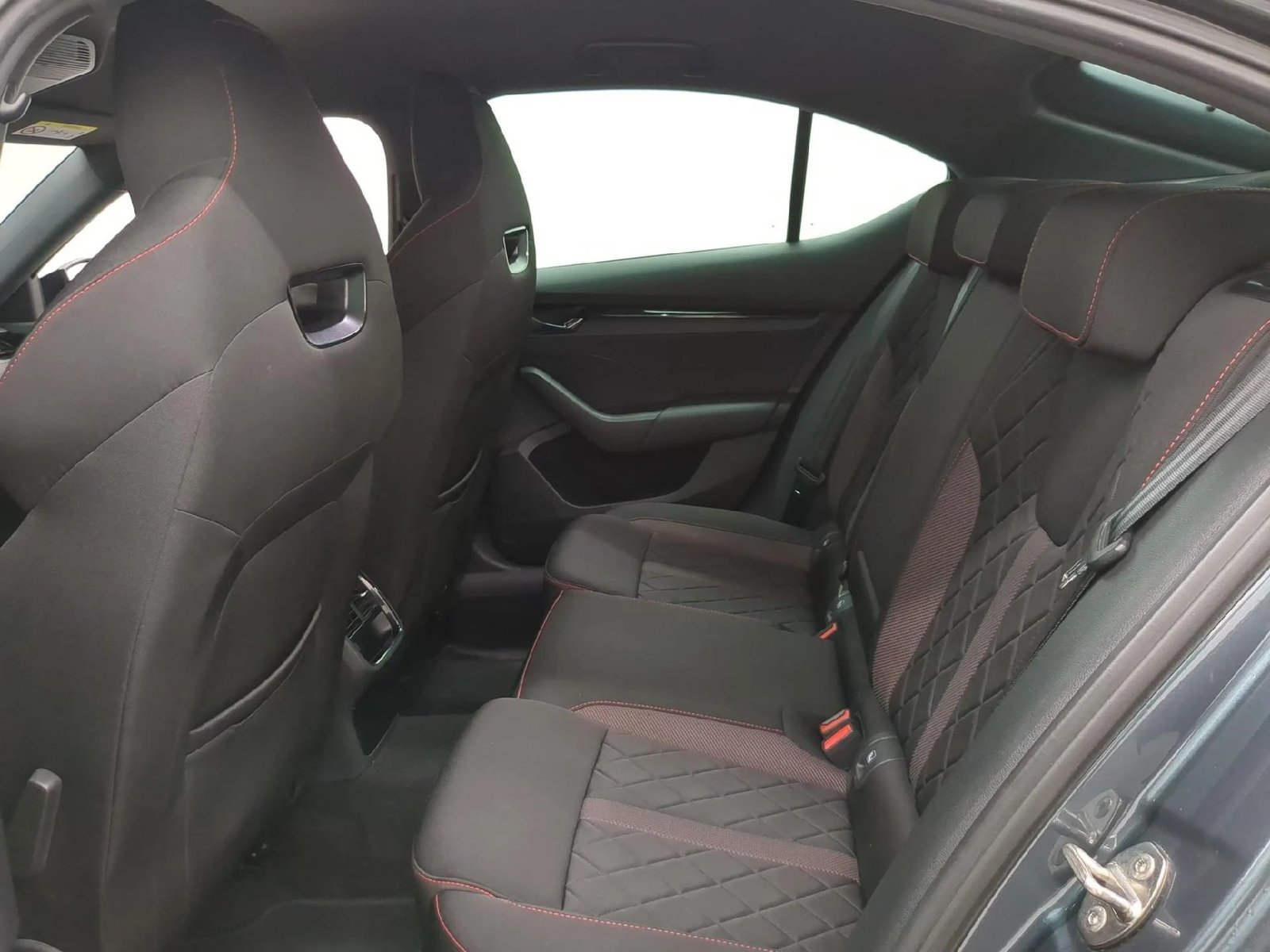 
								Skoda Octavia RS 2.0 TDI 200CV BVA7 E6d full									