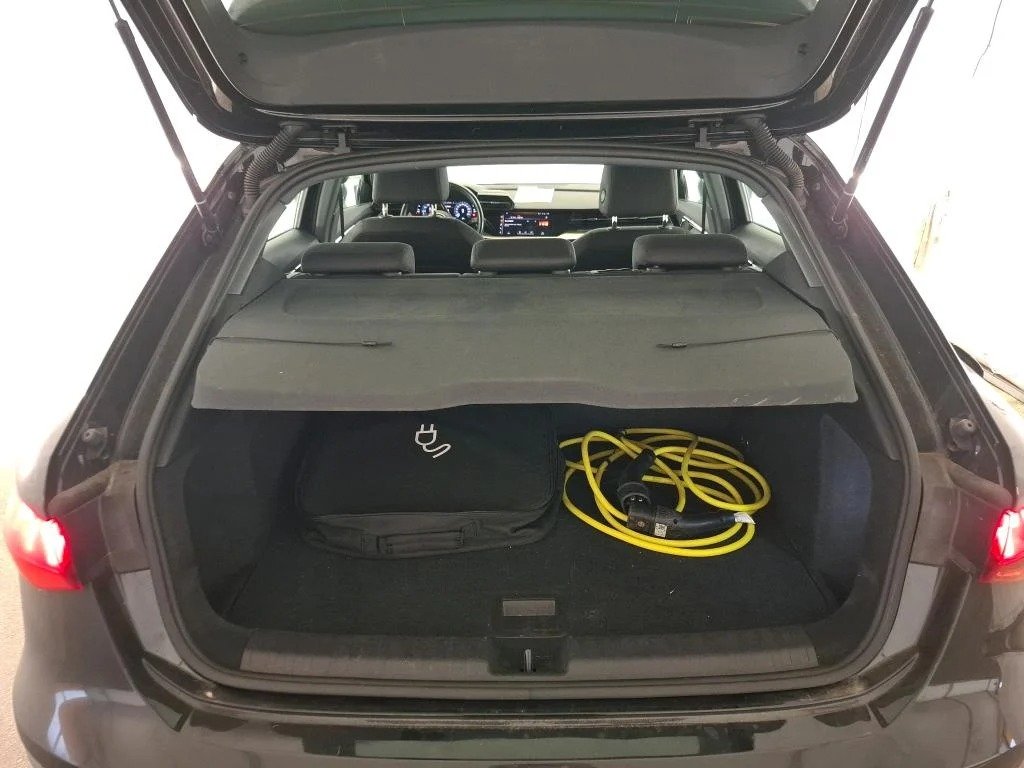 
								AUDI A3 Sportback 40 TFSI e 204 S Tronic Business Line full									