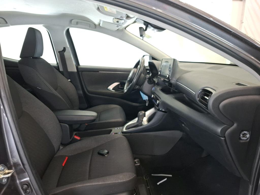 
								TOYOTA Yaris Hybride 116h France Business Stage Acad full									