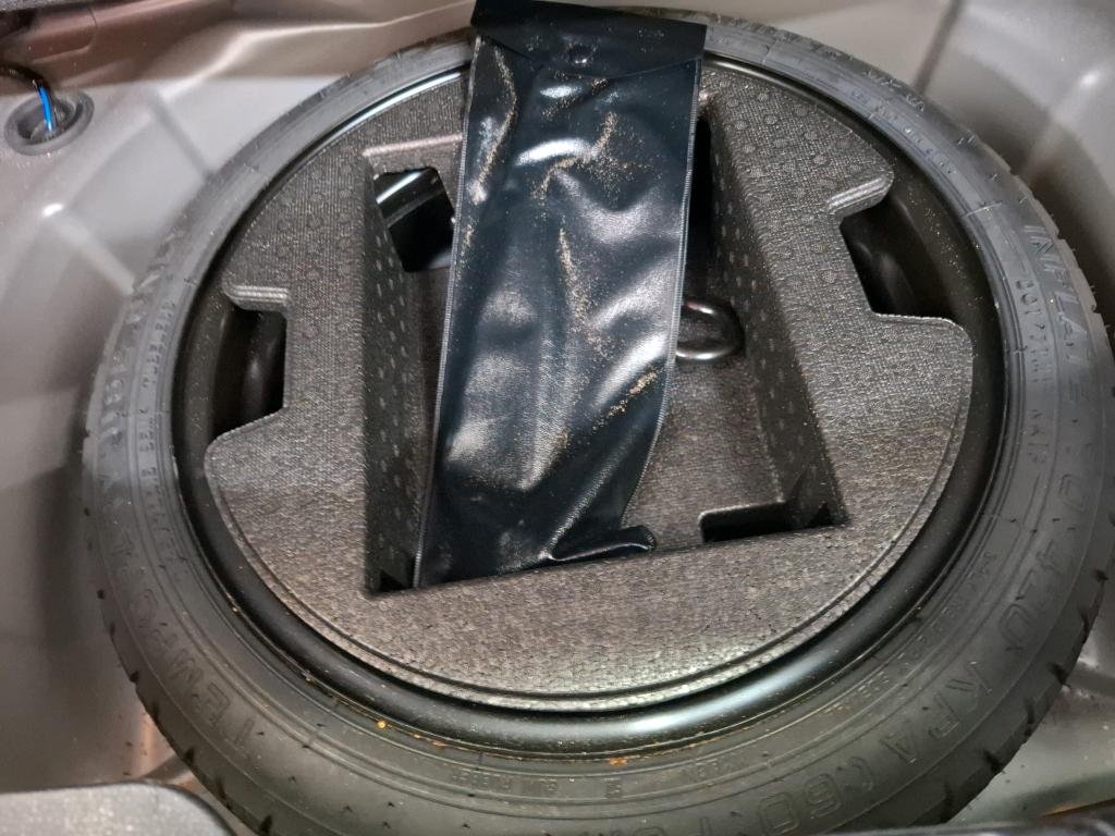 
								TOYOTA Yaris Hybride 116h France Business Stage Acad full									