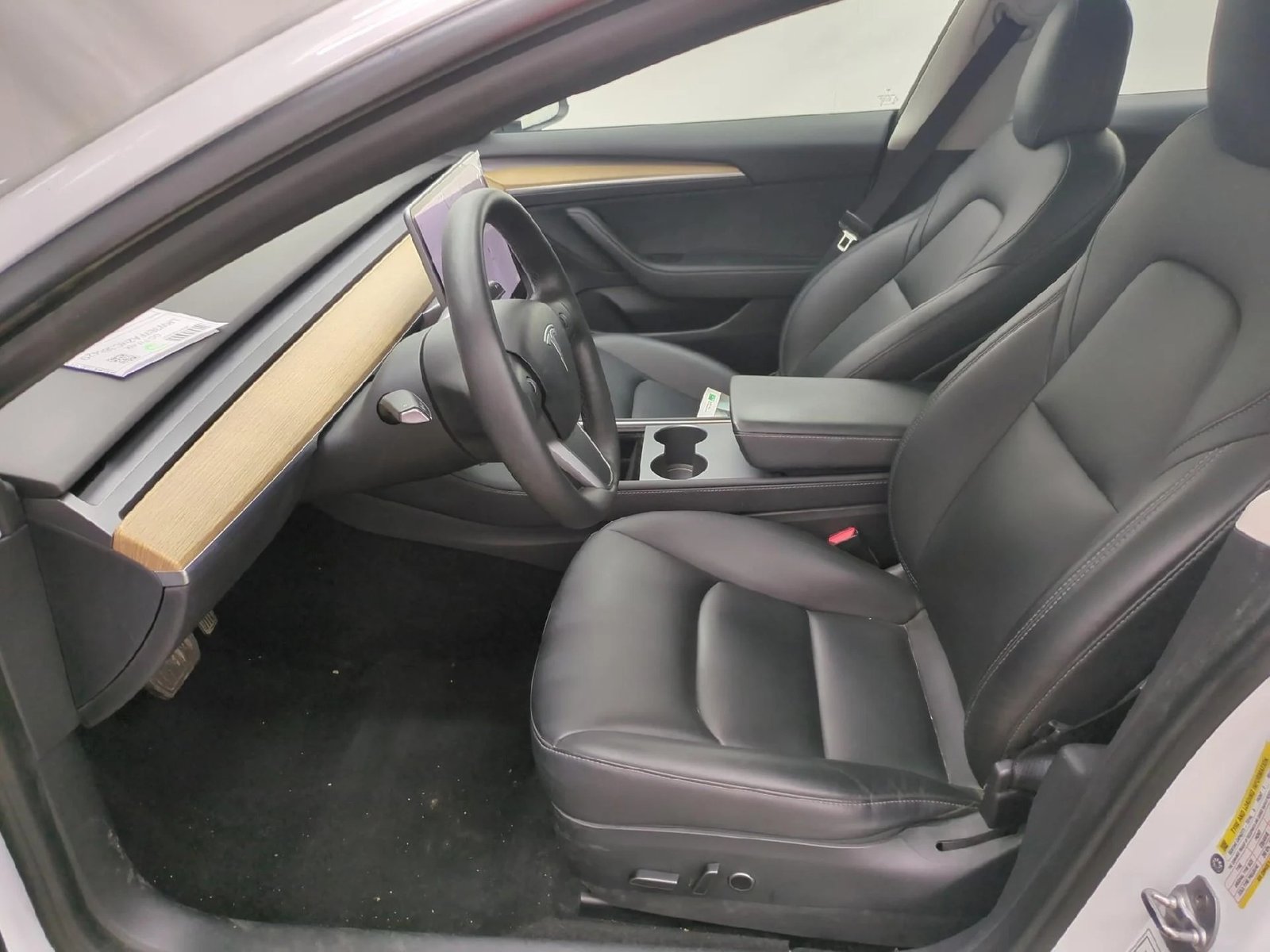 
								TESLA Model 3 Autonomie Standard Plus RWD full									