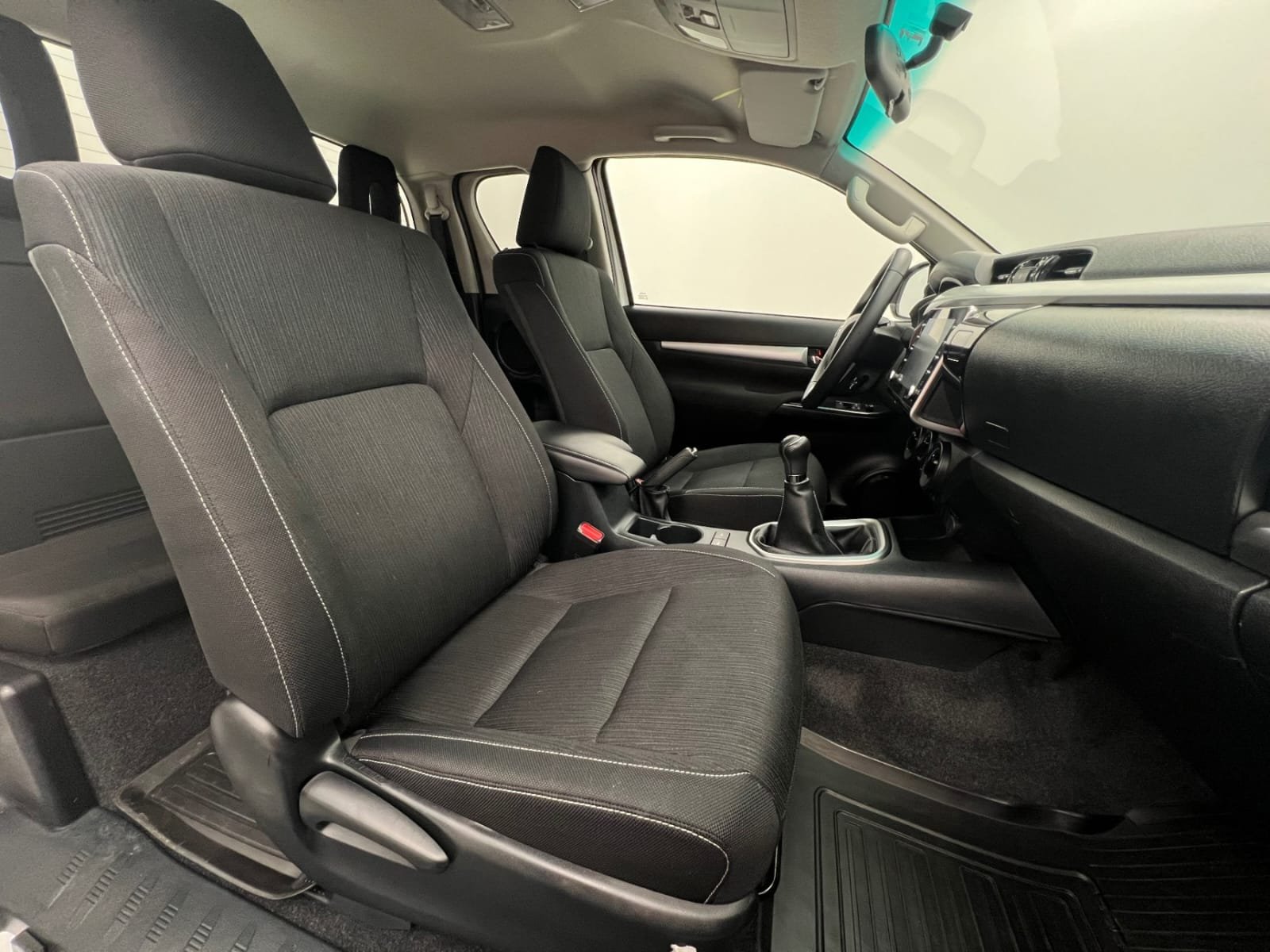 
								TOYOTA HILUX X-TRA CABINE RC23 CAB 4WD 2.4L 150 D-4D BVA LEGENDE full									