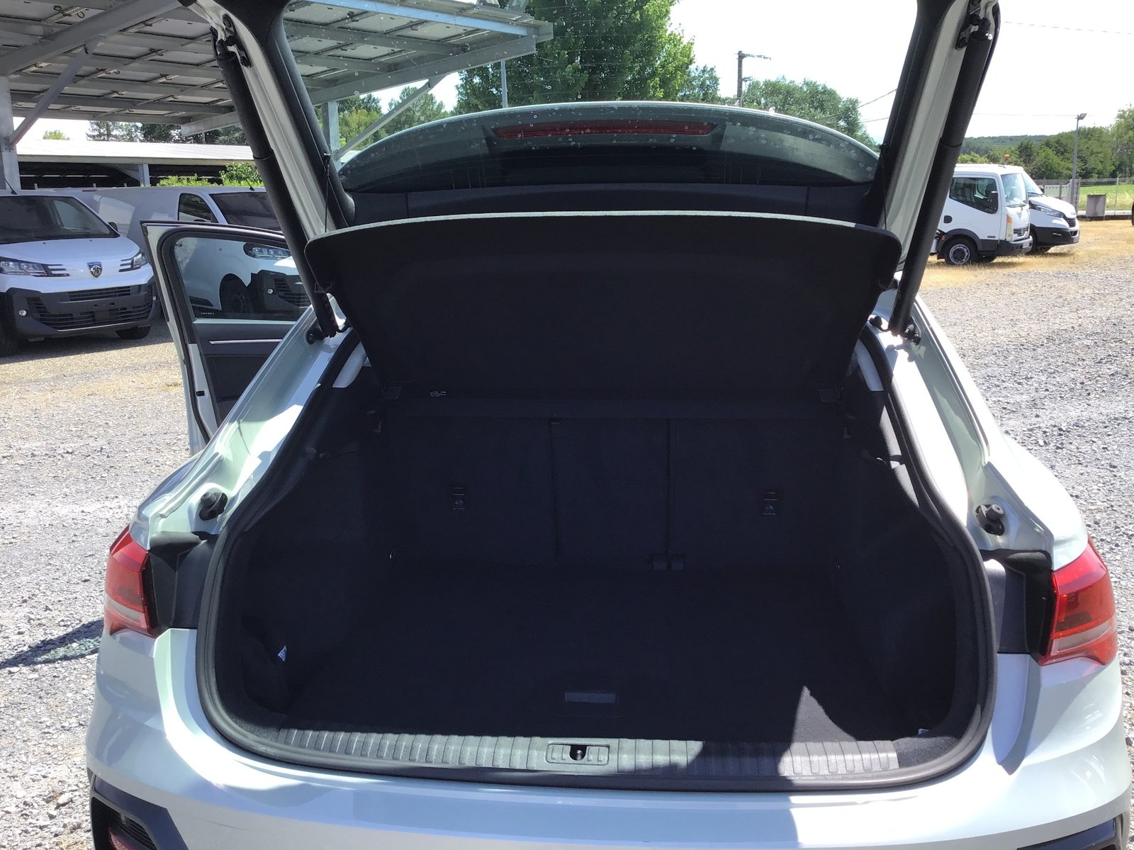 
								Audi Q3 SPORTBACK 35 2.0 TDI 150 DESIGN Année 2024 full									
