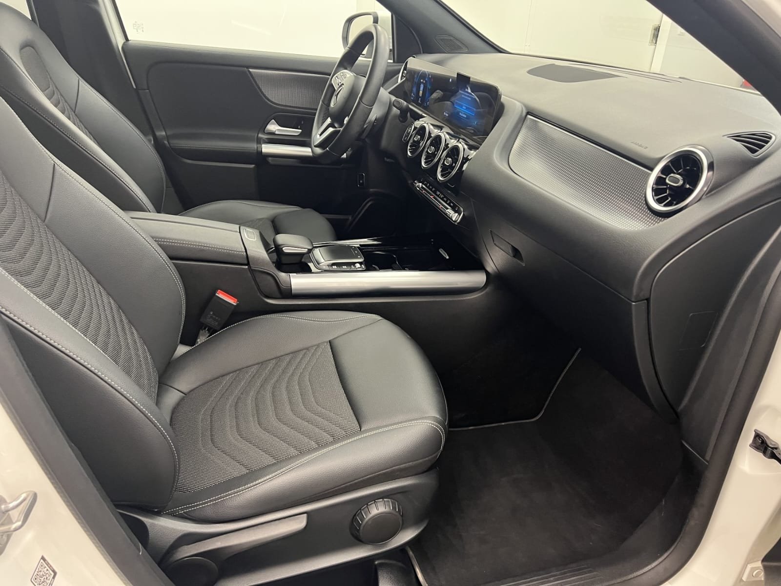
								MERCEDES-BENZ GLA 200 d 8G-DCT Progressive Line full									