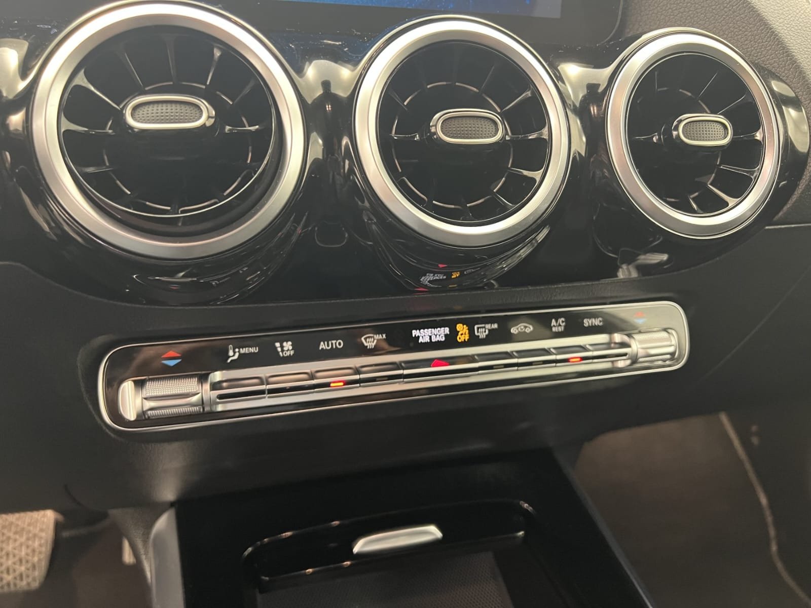 
								MERCEDES-BENZ GLA 200 d 8G-DCT Progressive Line full									