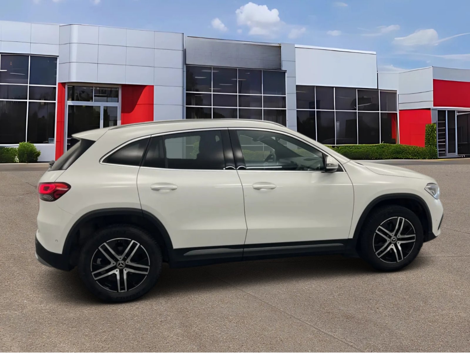 
								MERCEDES-BENZ GLA 200 d 8G-DCT Progressive Line full									