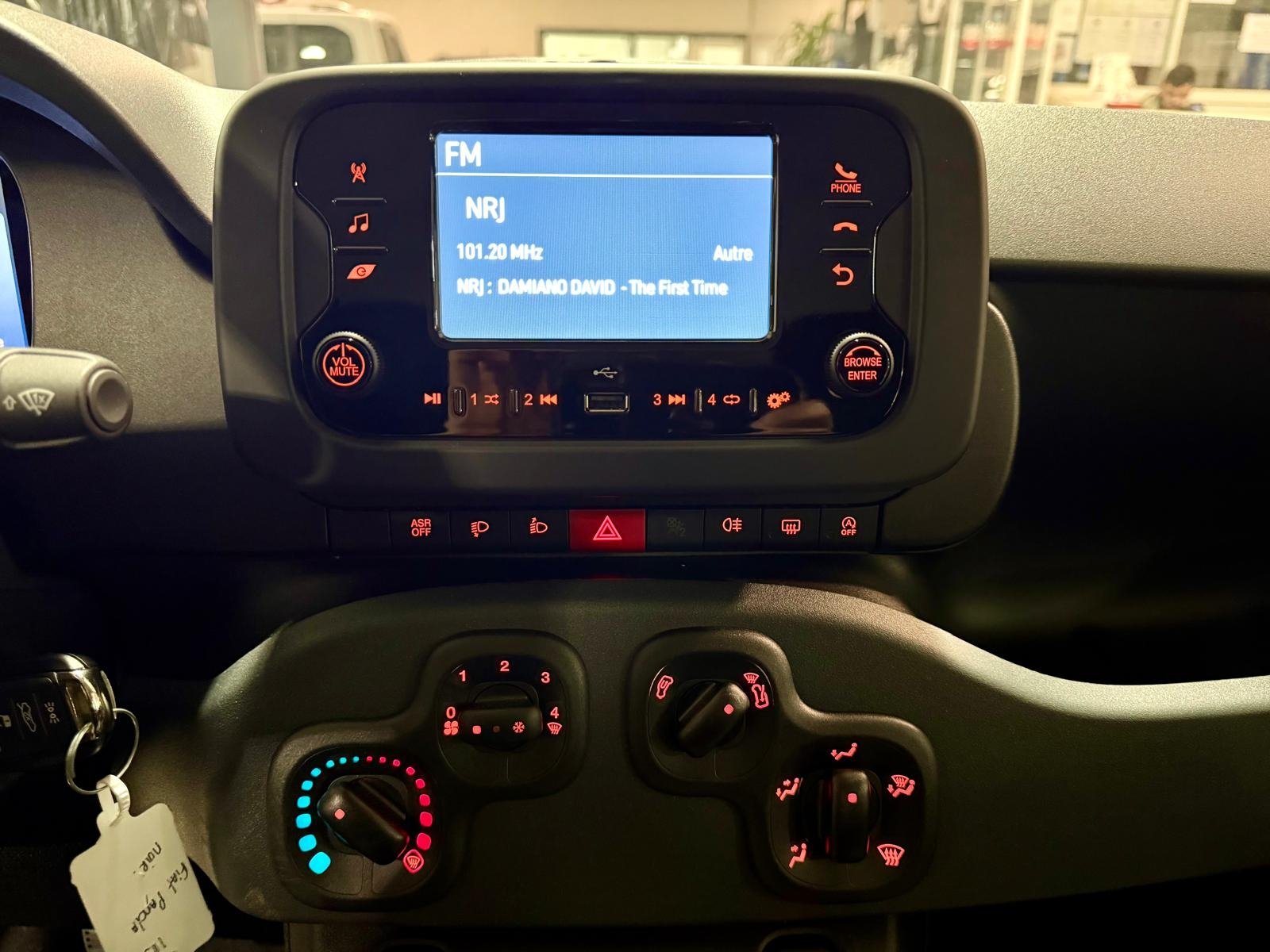 
								Fiat Panda 1.0 70 ch BSG S/S Hybrid City full									