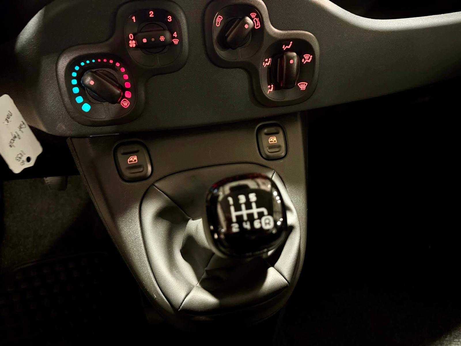 
								Fiat Panda 1.0 70 ch BSG S/S Hybrid City full									