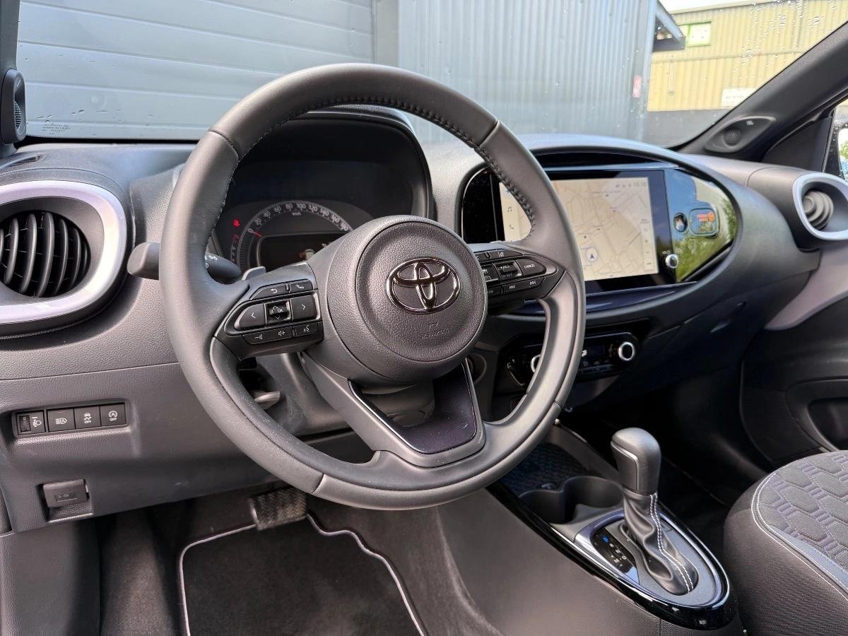 
								Toyota Aygo X 1.0 VVTI 70ch JBL Edition Collection BVA 1ère main / Garantie 07/2028 full									