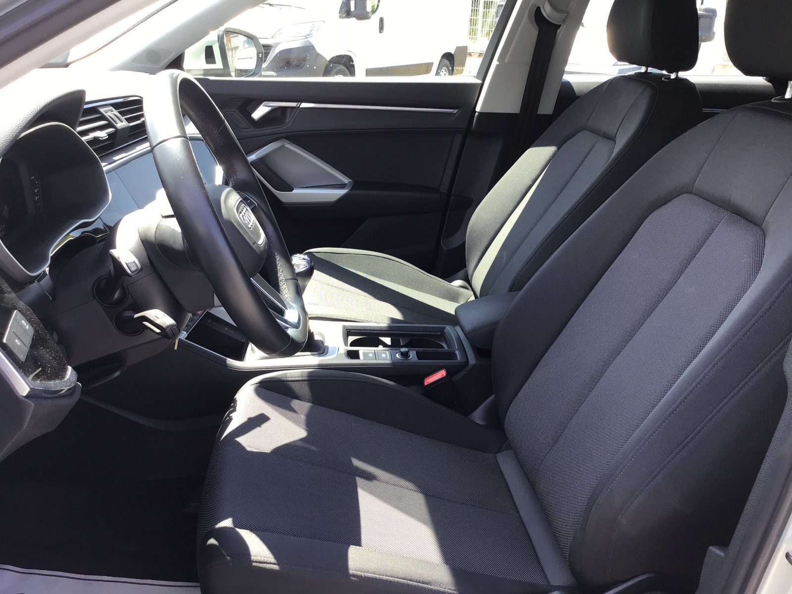 
								Audi Q3 SPORTBACK 35 2.0 TDI 150 DESIGN Année 2024 full									