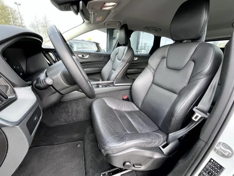 
								Volvo Xc60 B4 197CH START GEARTRONIC 2023 full									