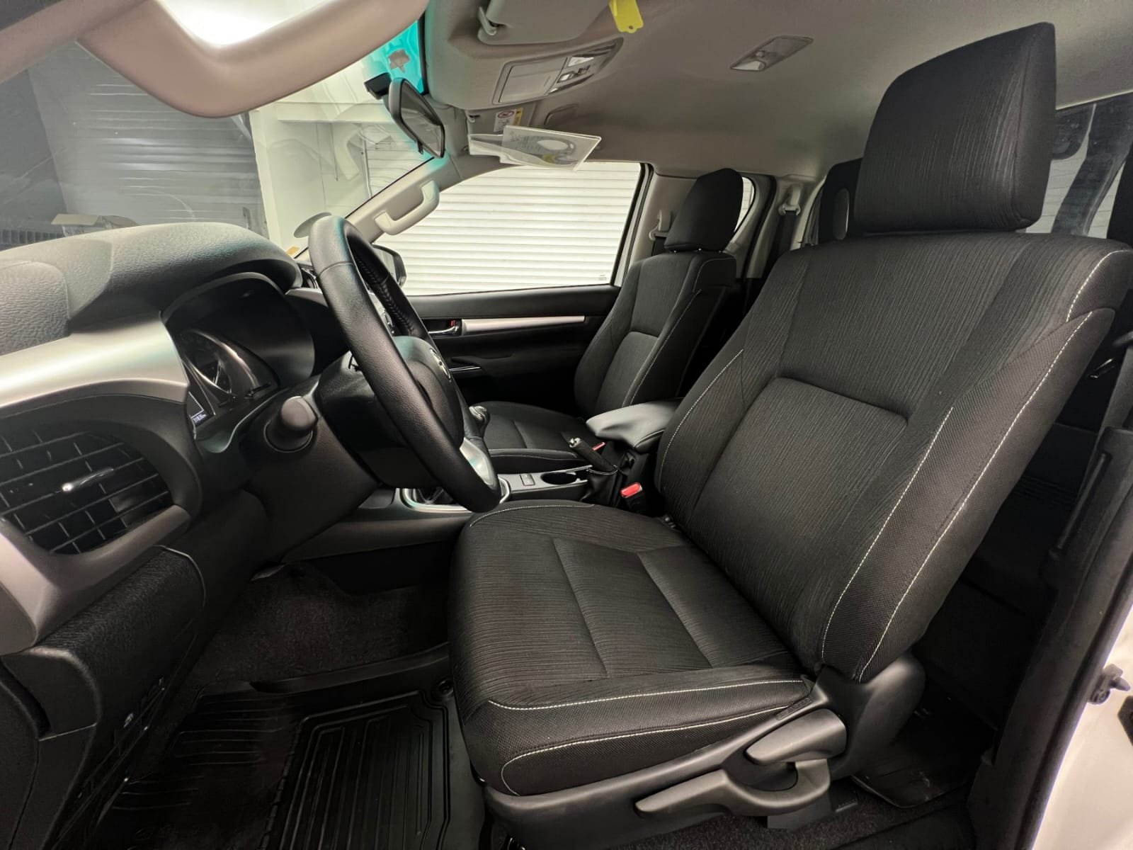 
								TOYOTA HILUX X-TRA CABINE RC23 CAB 4WD 2.4L 150 D-4D BVA LEGENDE full									