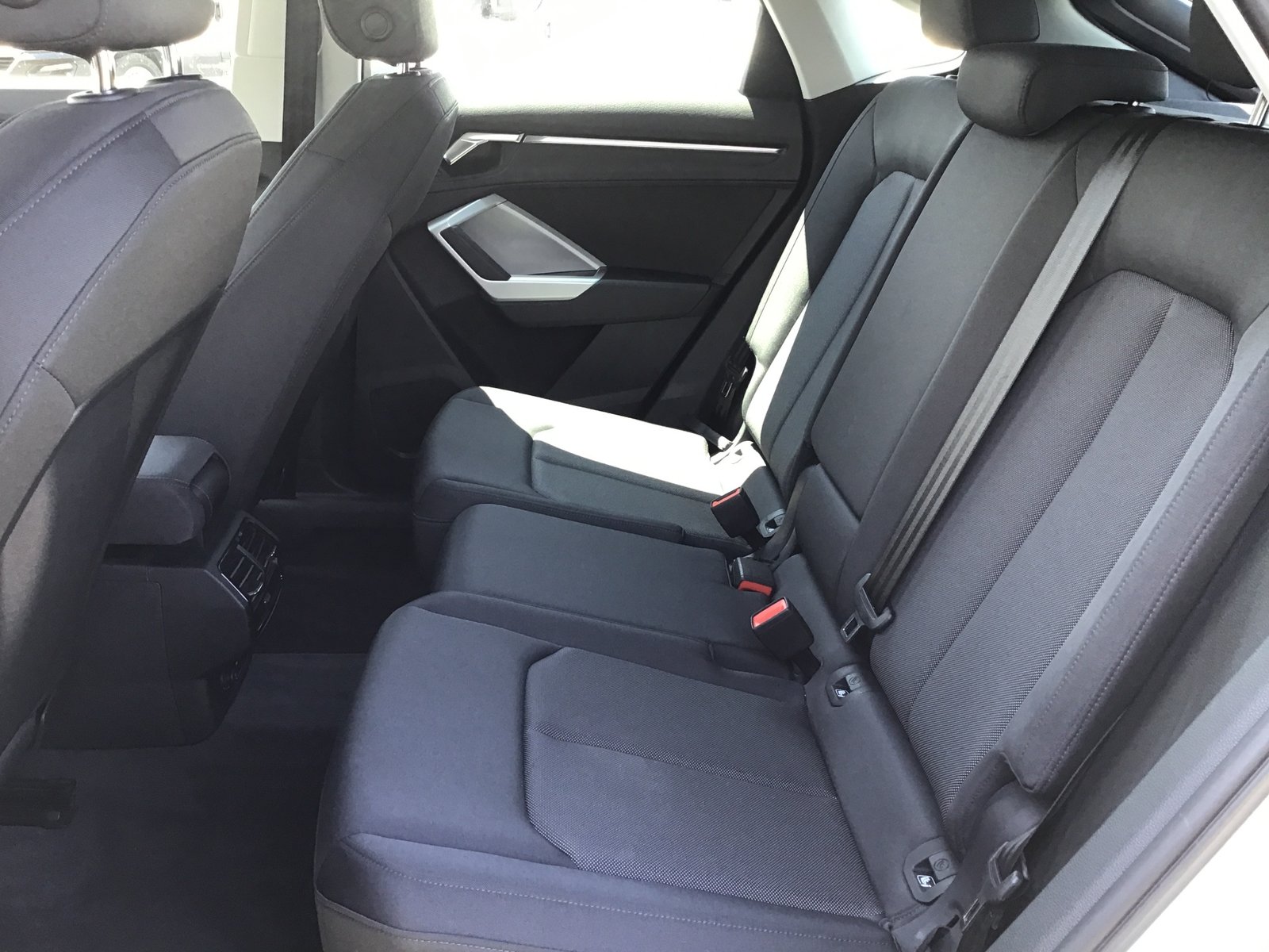 
								Audi Q3 SPORTBACK 35 2.0 TDI 150 DESIGN Année 2024 full									