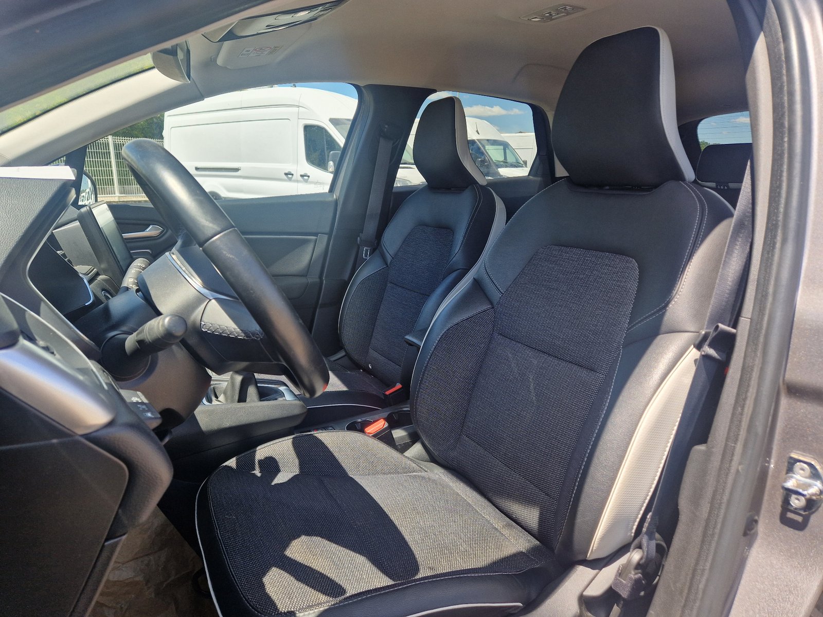 
								Renault CAPTUR 1.3 MILD HYBRID 140 TECHNO Année 2023 full									
