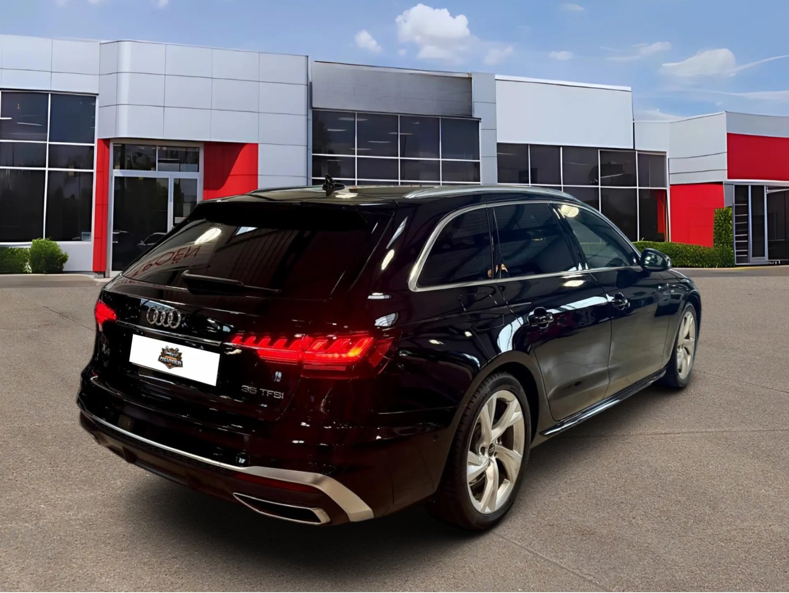 
								Audi A4 Avant 35 TFSI 150 S tronic S Line full									