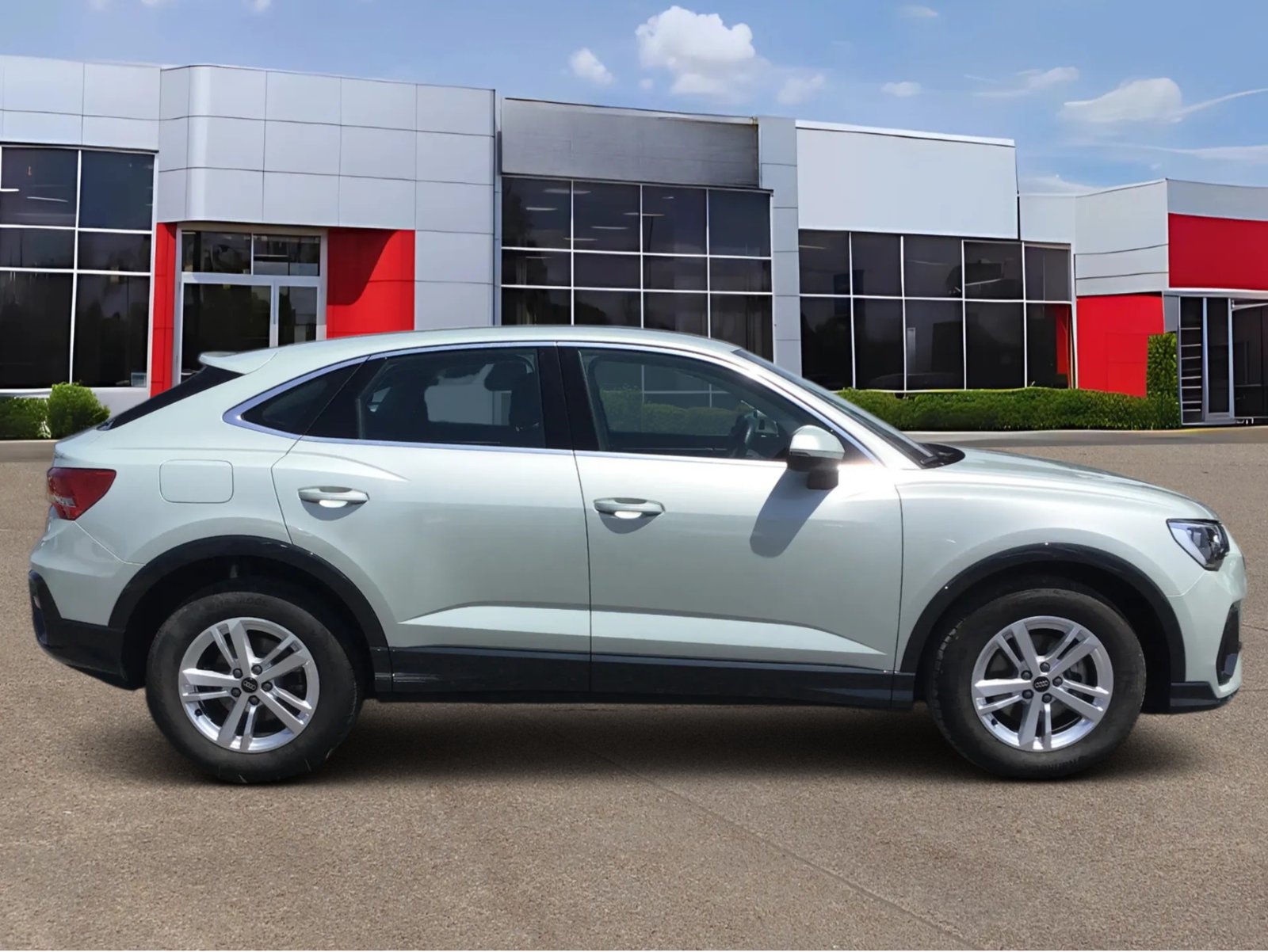 
								Audi Q3 SPORTBACK 35 2.0 TDI 150 DESIGN Année 2024 full									