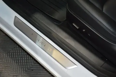 
								TESLA MODEL 3 PERFORMANCE 9CV WITH PUP AWD WITH UPGRADE 75 KWH full									