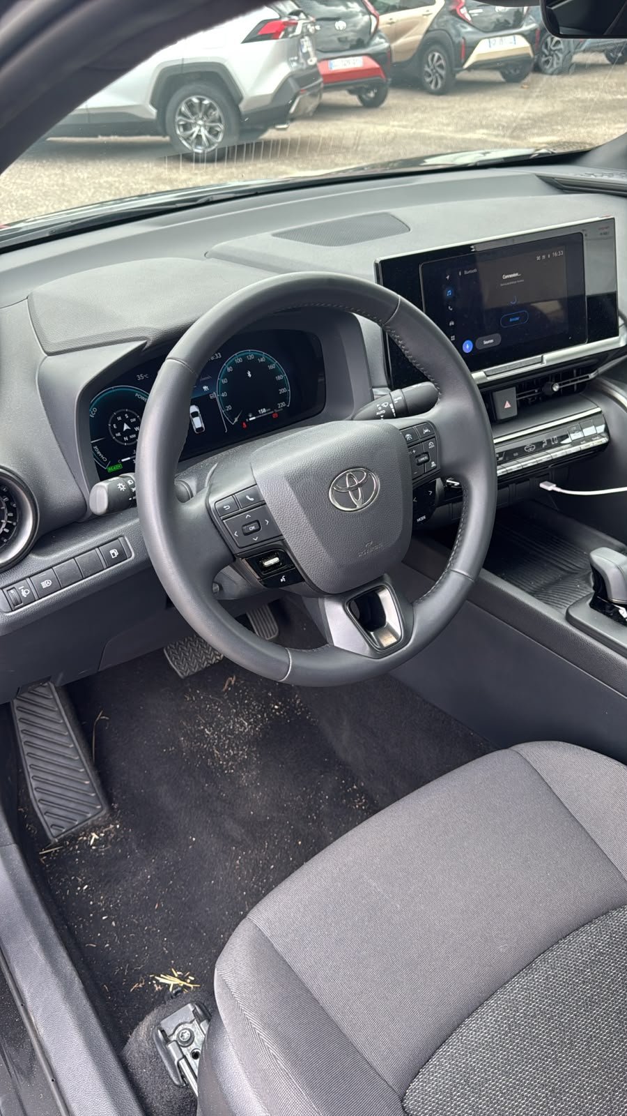 
								TOYOTA C-HR 1.8 HYBRIDE 140CH DYNAMIC NG23 S.U.V. full									